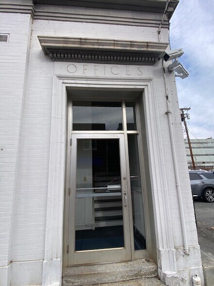 More Photos Of 202 N Washington Ave, Pulaski Office For Sale