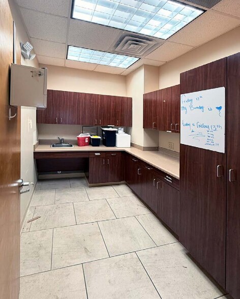 More Photos Of 2301-2335 SW Military Dr, San Antonio Unknown For Lease