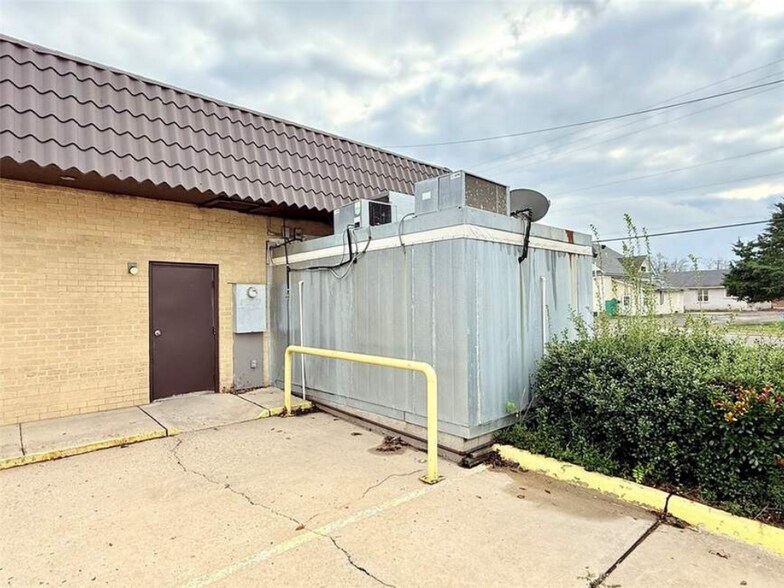 More Photos Of 1103 N Arkansas Ave, Russellville Freestanding For Sale