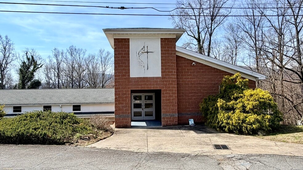 More Photos Of 195 New Market Rd, Tryon Religious Facility For Sale