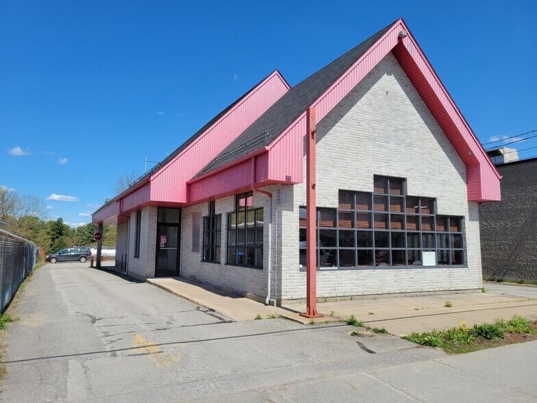 More Photos Of 3670 Rue Queen, Rawdon Supermarket For Sale