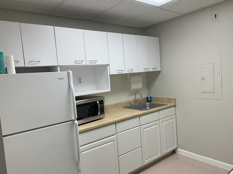 More Photos Of 3-11 Ginger Creek Village Dr, Glen Carbon Medical For Lease