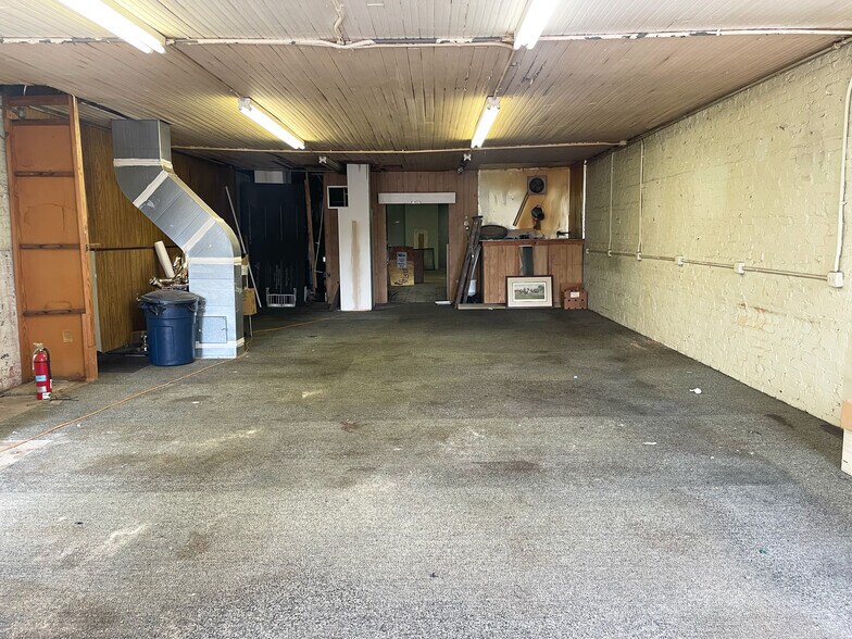 More Photos Of 207 W Third St, Winston-Salem Storefront Retail Office For Lease