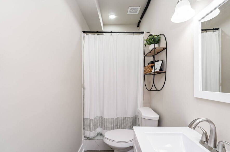 More Photos Of 513 3rd Ave S, Nashville Office For Sale