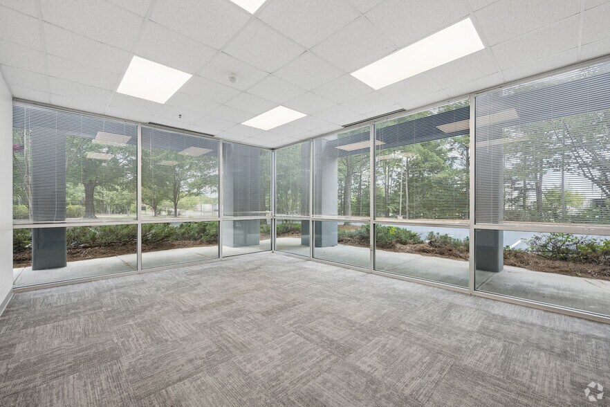 More Photos Of 125 Southside Ct, McDonough Distribution For Lease