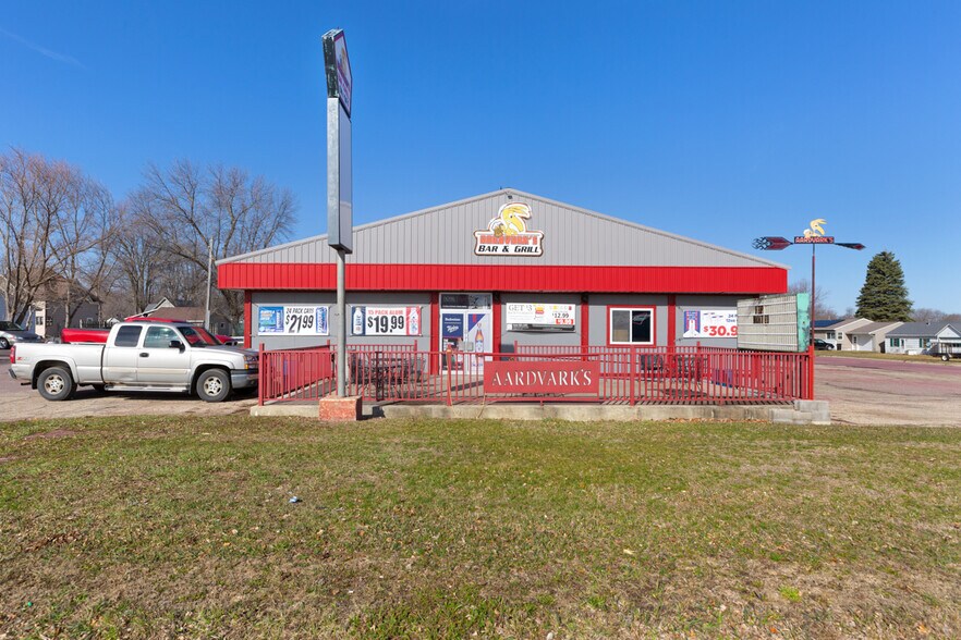More Photos Of 209 N 5th Ave E, Truman Freestanding For Sale