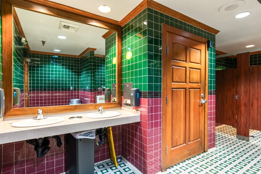 More Photos Of 1905 S Commerce Center Dr E, San Bernardino Restaurant For Lease