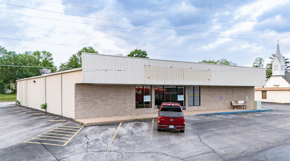 Primary Photo Of 107 W Main St, Willow Springs Freestanding For Lease