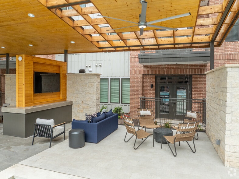 More Photos Of 760 Airport Blvd, Austin Apartments For Lease