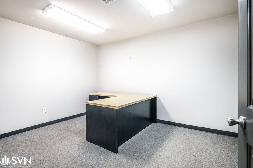 More Photos Of 125 Macarthur Ct, Nicholasville Manufacturing For Lease