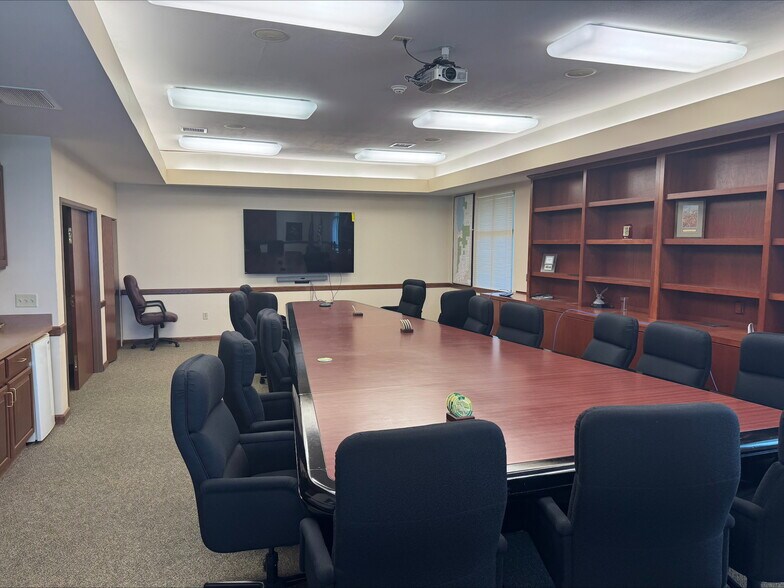 More Photos Of 2025 S Wabash St, Wabash Office For Sale