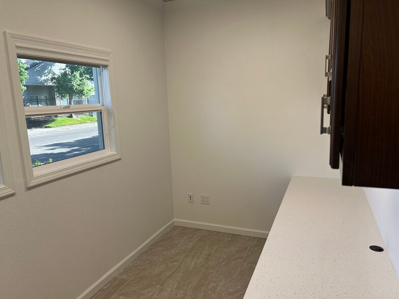 More Photos Of 1818 Grand Canal Blvd, Stockton Office For Lease