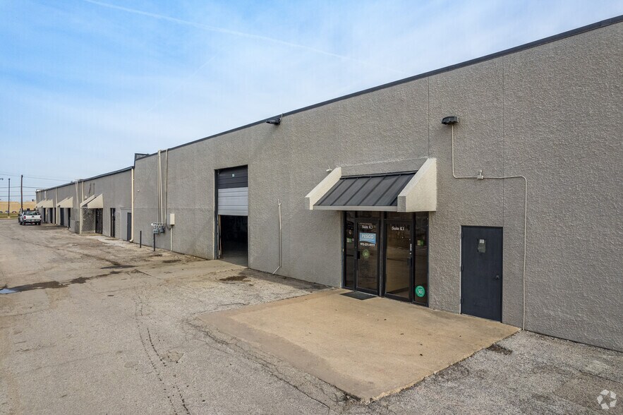 More Photos Of 2734 W Kingsley Rd, Garland Light Distribution For Lease