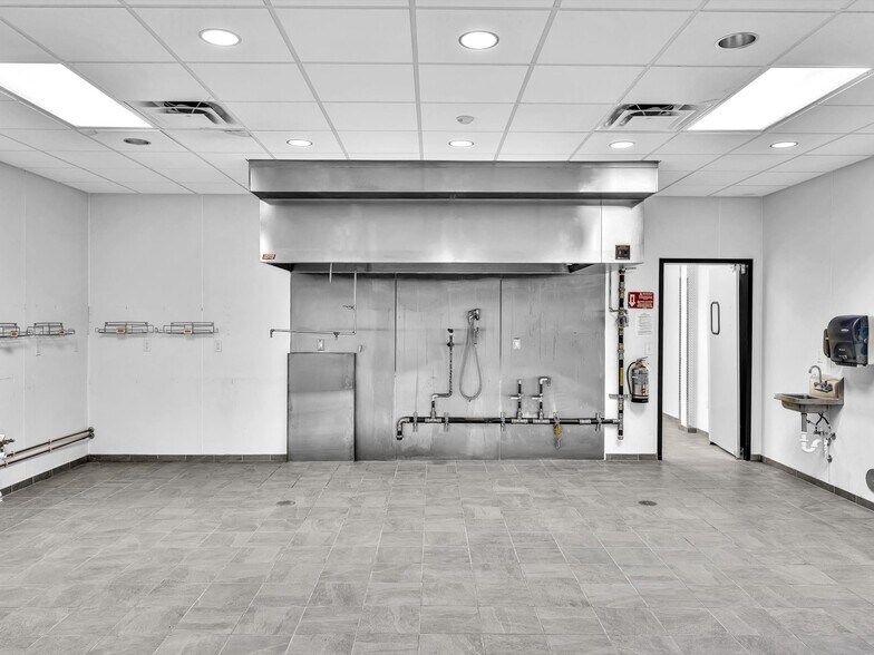 More Photos Of 2200 N University Dr, Sunrise Warehouse For Sale