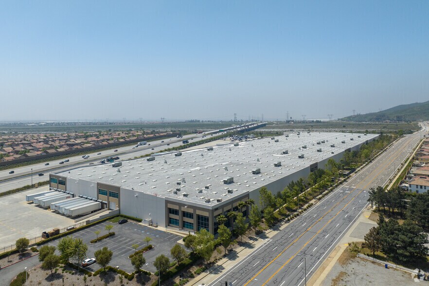 More Photos Of 17335 Glen Helen Pky, San Bernardino Distribution For Lease