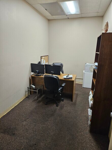 More Photos Of 21540 Prairie St, Chatsworth Service For Lease