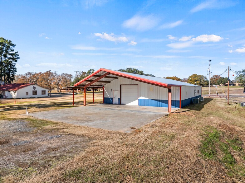 More Photos Of 802 E Main St, Omaha Flex For Sale