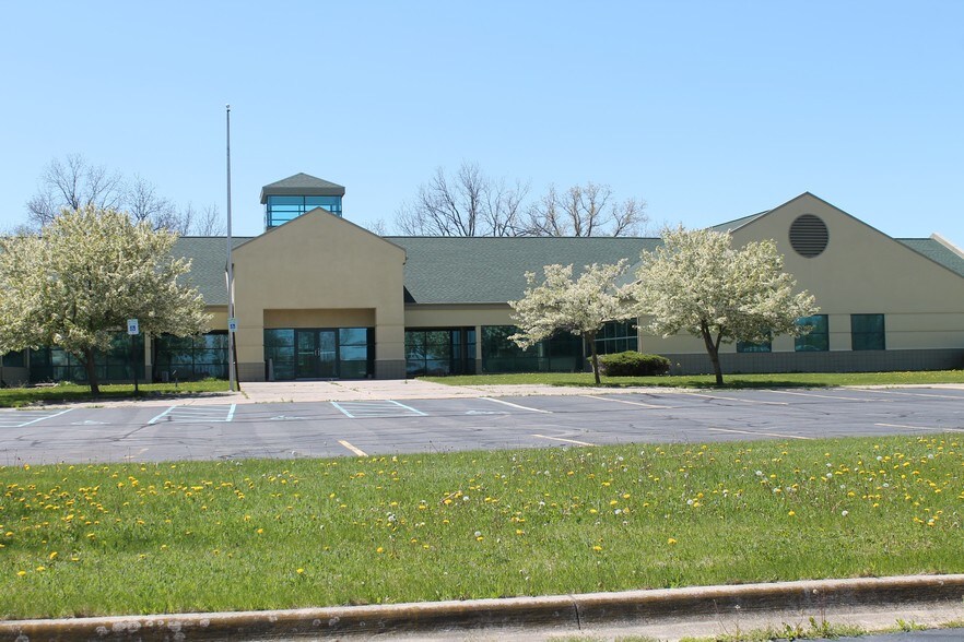 More Photos Of 10650 S Bennett Dr, Morrice Medical For Lease