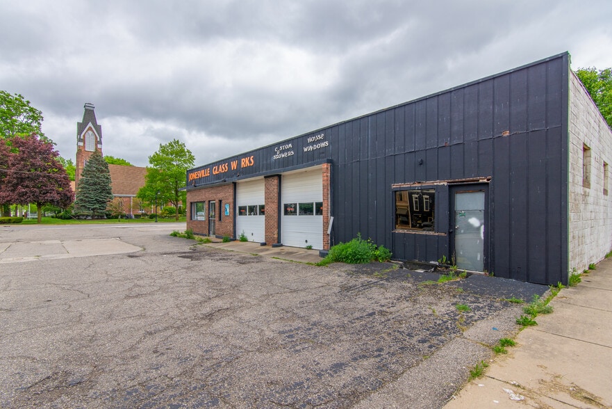 More Photos Of 264 E Chicago St, Jonesville Service Station For Sale