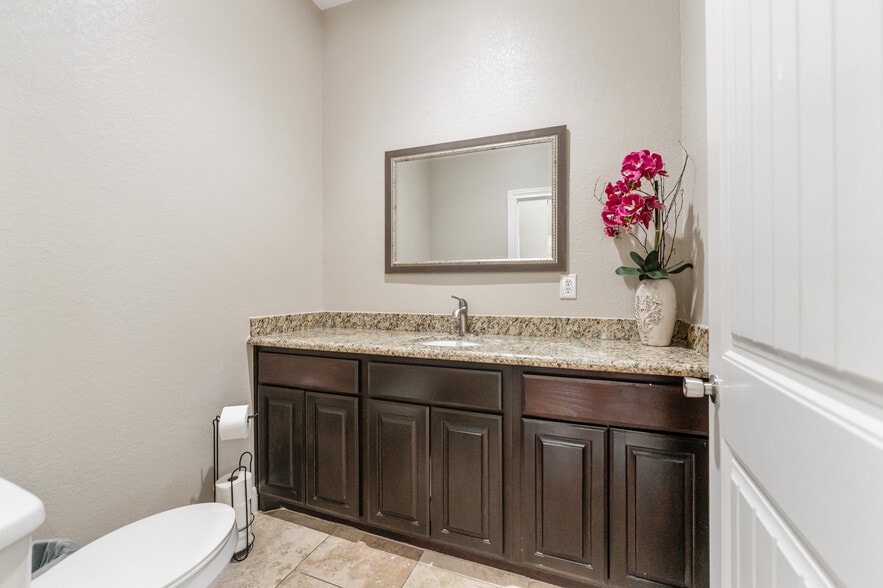 More Photos Of 6927 Highway 36 S, Rosenberg Office For Lease