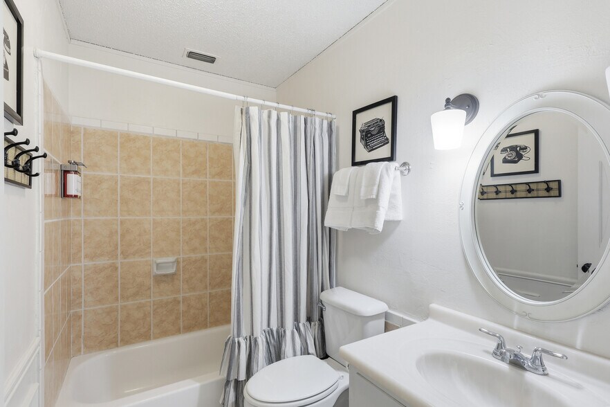 More Photos Of 201 N State St, Fort Davis Hotel For Sale