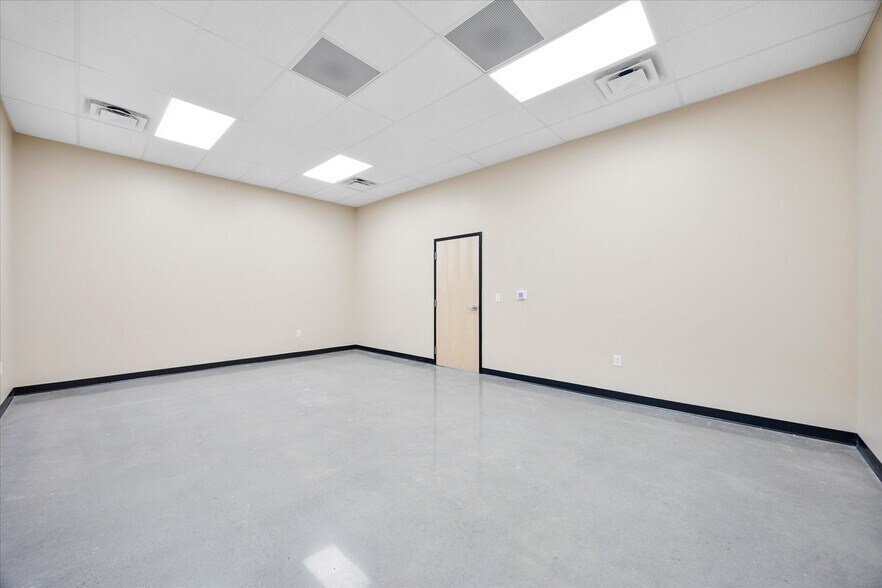 More Photos Of 1305 Industrial Dr, Royse City Warehouse For Lease
