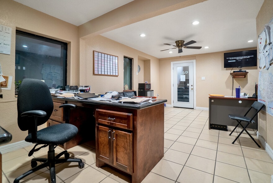 More Photos Of 620 Gellhorn Dr, Houston Warehouse For Sale