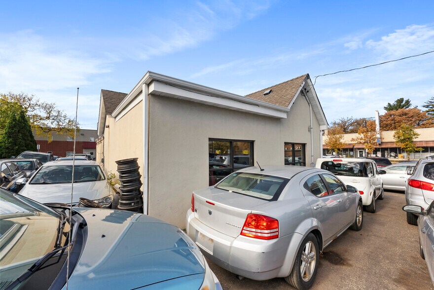 More Photos Of 4201 E Lake St, Minneapolis Auto Dealership For Sale