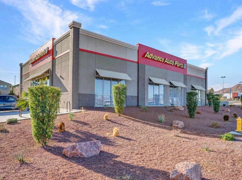 Primary Photo Of 380 E Lake Mead Pky, Henderson Freestanding For Lease