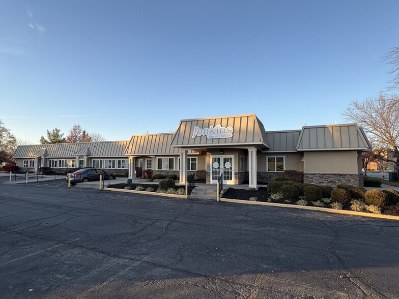 More Photos Of 8700-8706 Bourgade St, Lenexa Medical For Sale