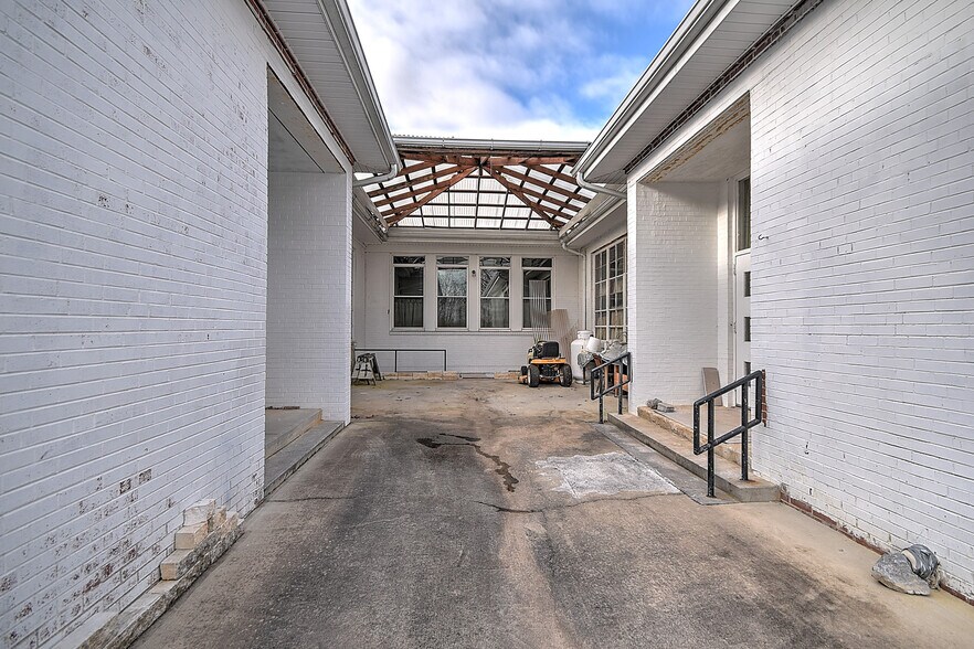 More Photos Of 19407 Bethel Rd, Abingdon Flex For Sale