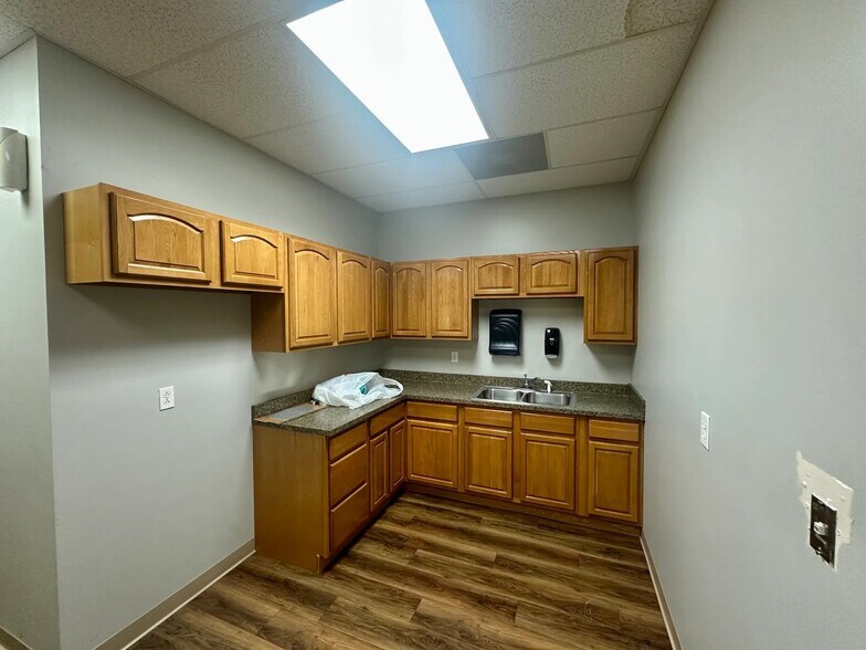 More Photos Of 1405 S Sizer Ave, Jefferson City Unknown For Lease