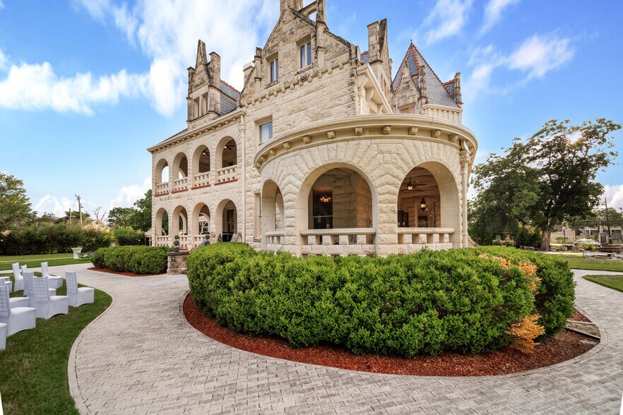 More Photos Of 950 E Grayson St, San Antonio Lodge Meeting Hall For Sale