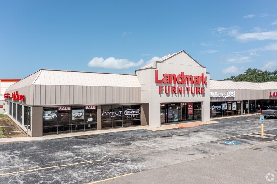 More Photos Of 20610 Gulf Fwy, Webster Freestanding For Lease