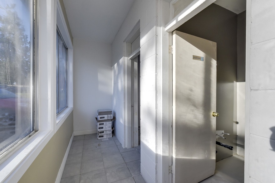 More Photos Of 9103 Glover Rd, Langley Storefront Retail Residential For Lease