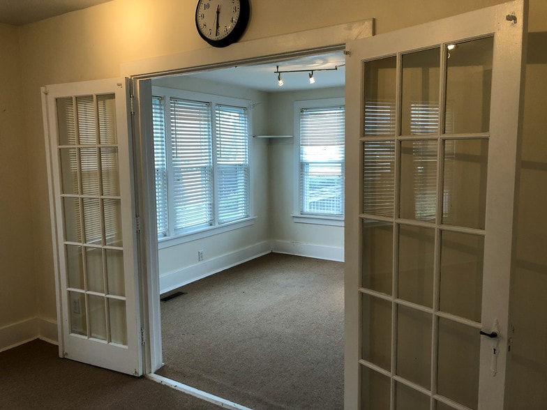 More Photos Of 942 E State St, Geneva Loft Creative Space For Sale