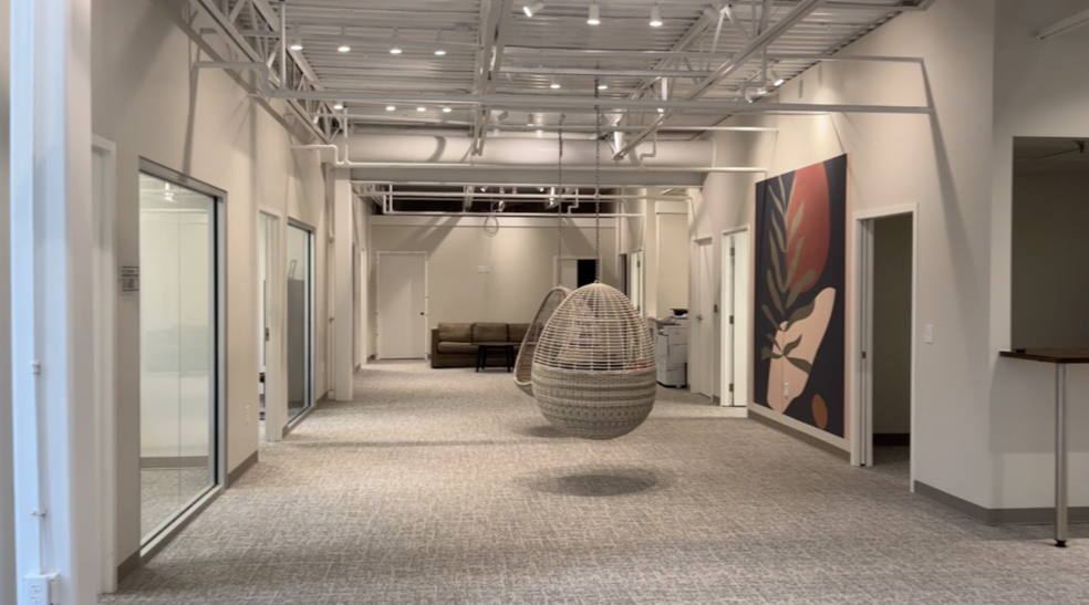 More Photos Of 1-3 E Armour Blvd, Kansas City Office For Lease