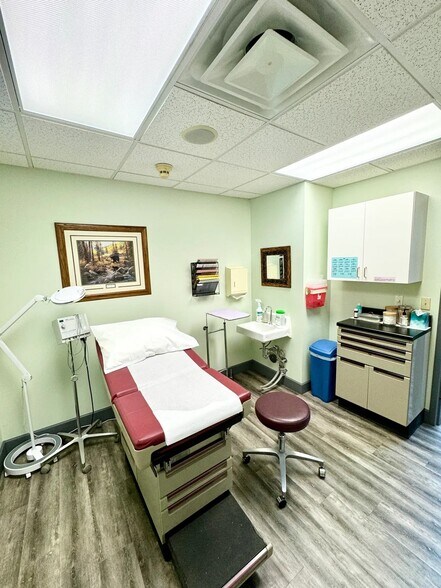 More Photos Of 7525 E Broadway Rd, Mesa Medical For Lease