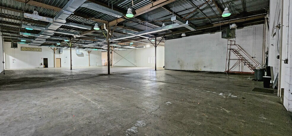 More Photos Of 70 Air Park Dr, Ronkonkoma Manufacturing For Lease