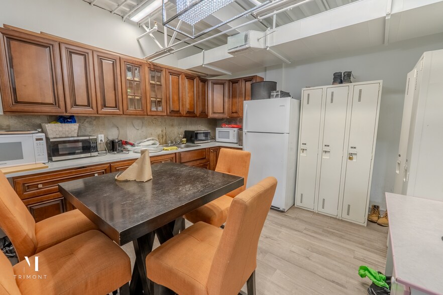 More Photos Of 6200-6250 Boul Henri-Bourassa E, Montréal Warehouse For Lease