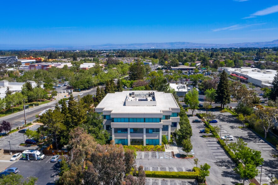 More Photos Of 2465 Latham St, Mountain View Office For Lease