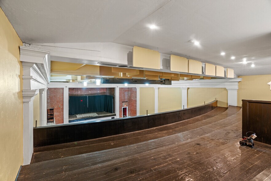 More Photos Of 606 Frisco Ave, Clinton Storefront Retail Office For Sale