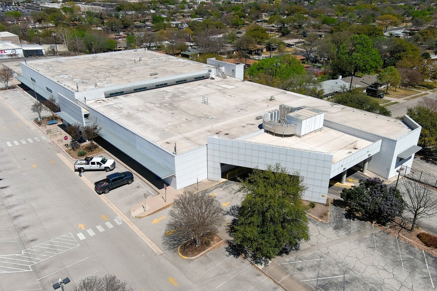 More Photos Of 7000 San Pedro Ave, San Antonio Storefront Retail Office For Sale