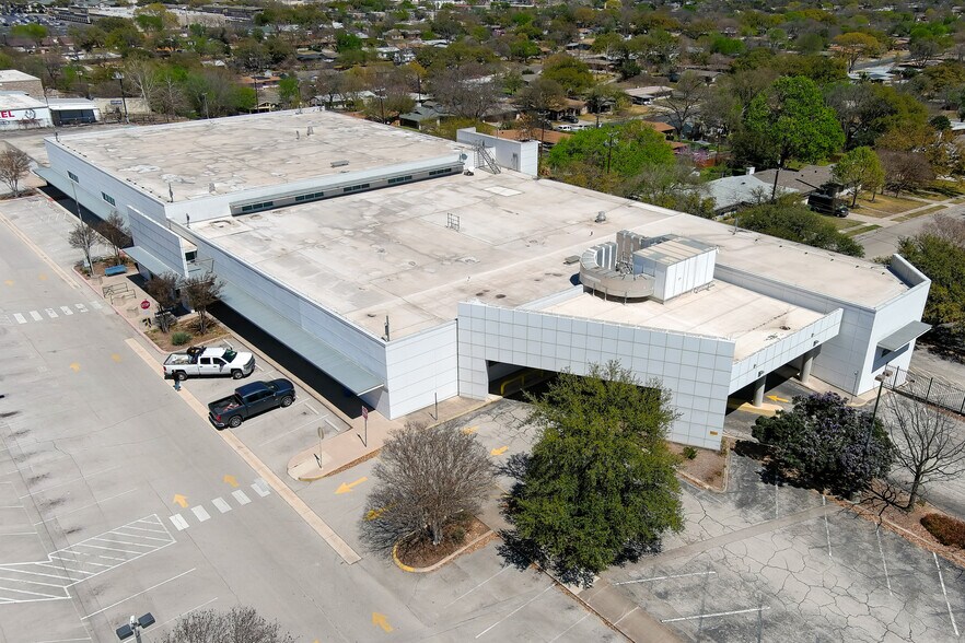 More Photos Of 7000 San Pedro Ave, San Antonio Office For Sale