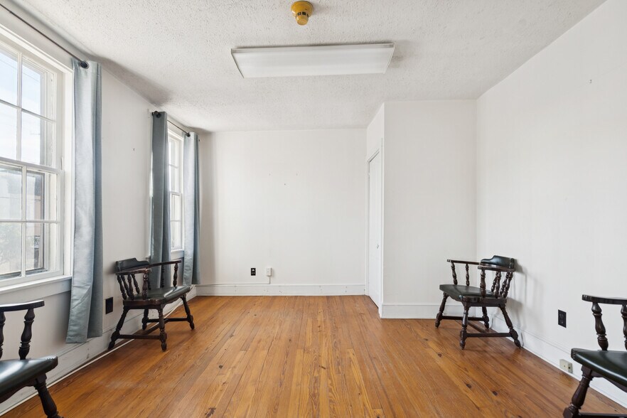 More Photos Of 201-203 E Broadway, Salem Office For Sale