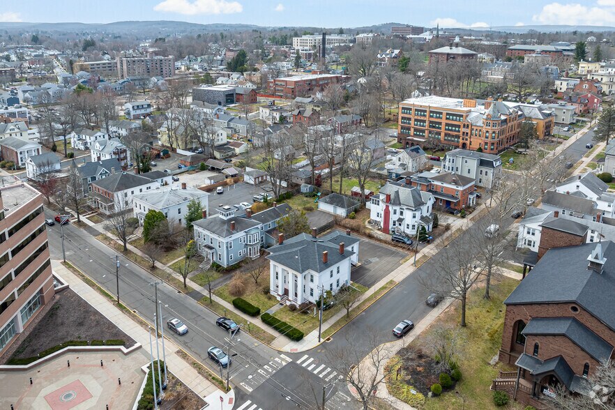 More Photos Of 109 Broad St, Middletown Office Residential For Lease