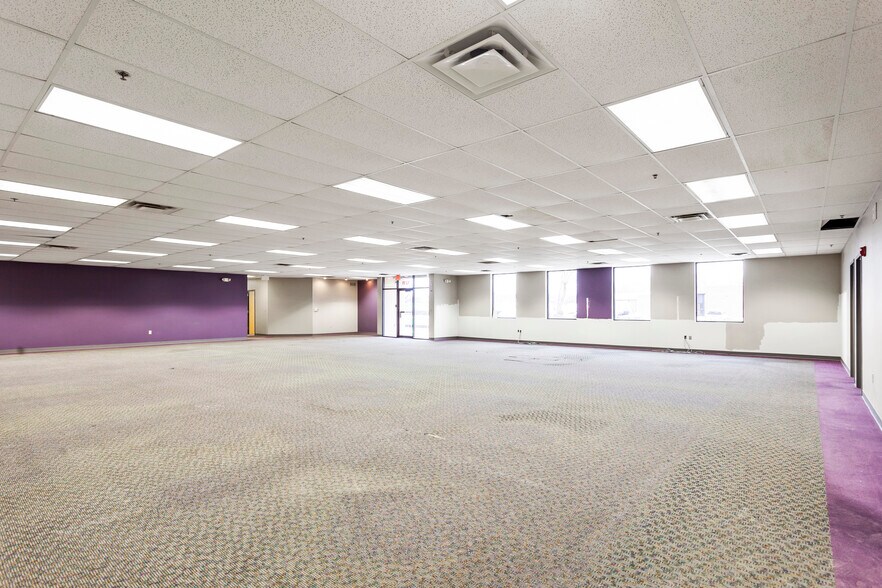 More Photos Of 1211 W Cambridge Circle Dr, Kansas City Warehouse For Lease