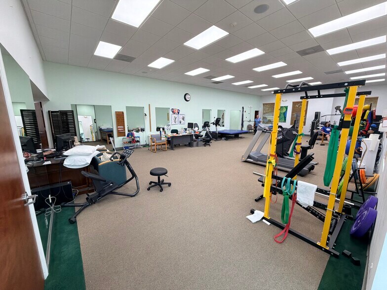 More Photos Of 5055 S Congress Ave, Lake Worth Medical For Lease