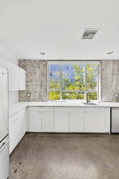 More Photos Of 6363 Wilshire Blvd, Los Angeles Loft Creative Space For Lease