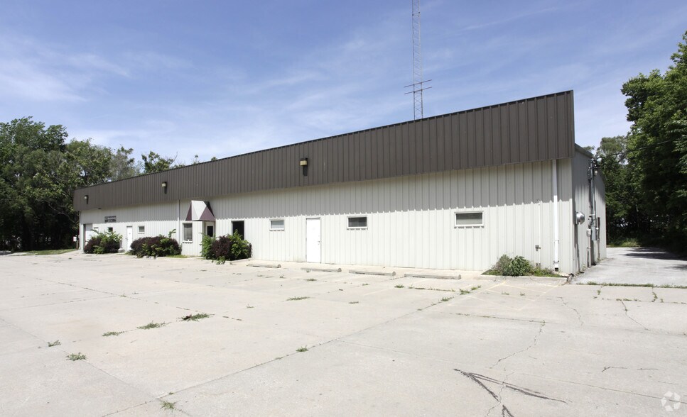 More Photos Of 1620 N 20th Cir, Lincoln Warehouse For Lease